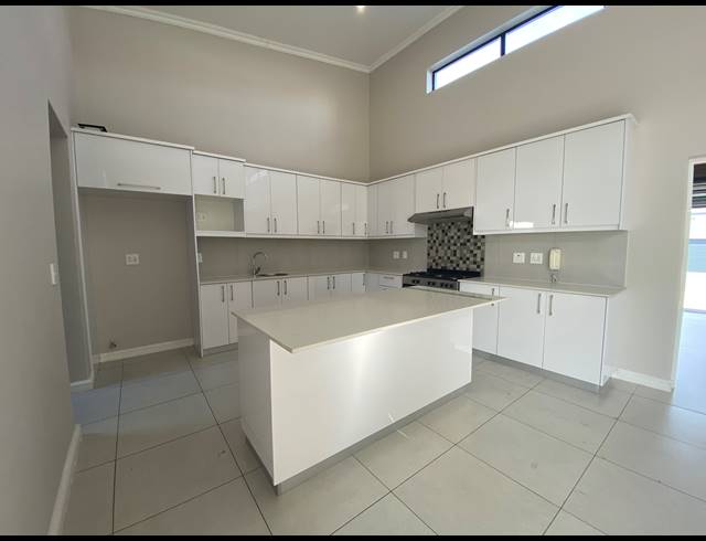 3 BEDROOM FREESTANDING TO LET IN SANDOWN